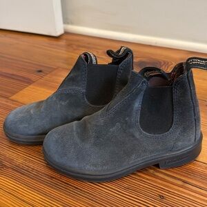 Kids Blundstone boots, navy suede, size 11 little kid.